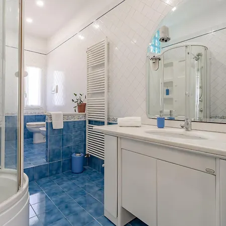 H11 Maison Bleu Centro - Ariston Apartment *